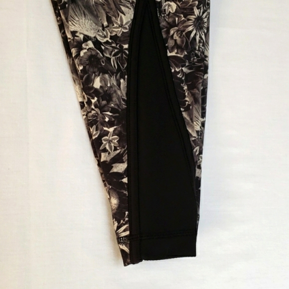 Lululemon Up the Pace Floral Crop Leggings, size 6 - Picture 7 of 9